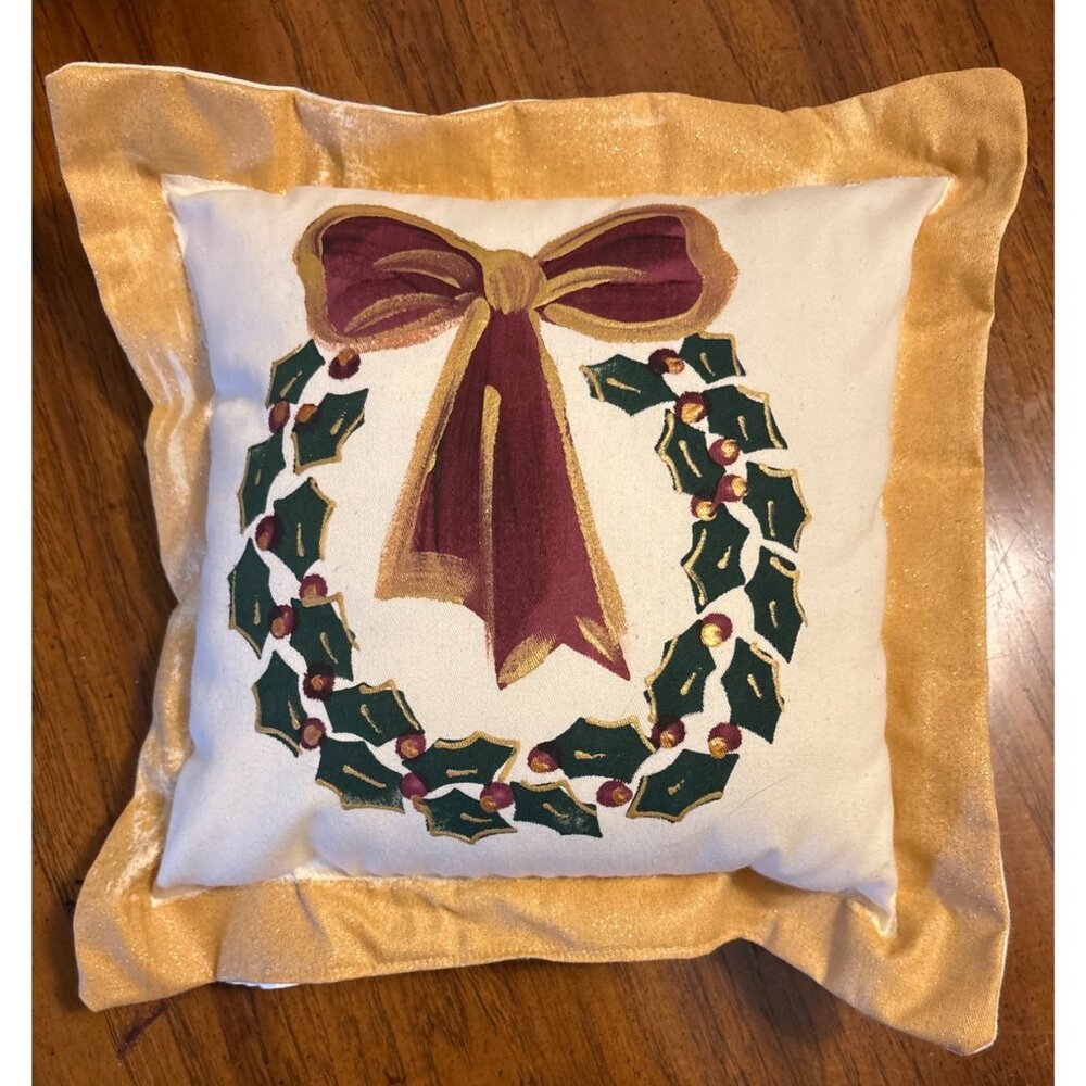 Christmas‎ Wreath Decorative Throw Pillow With Gold Border